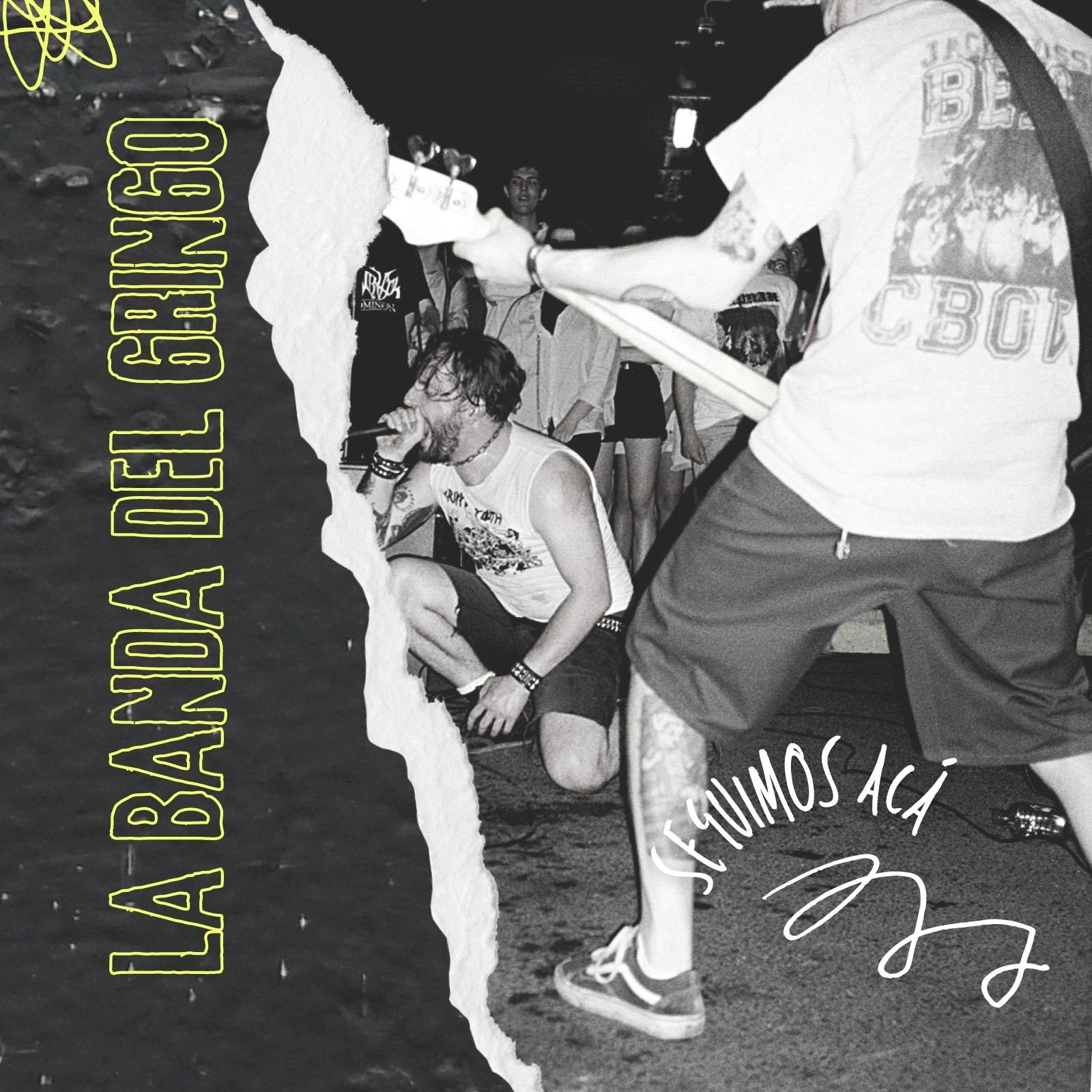 Music album cover moderno texturizado con foto rota en tonos grises Music album cover moderno texturizado con foto rota en tonos grises
