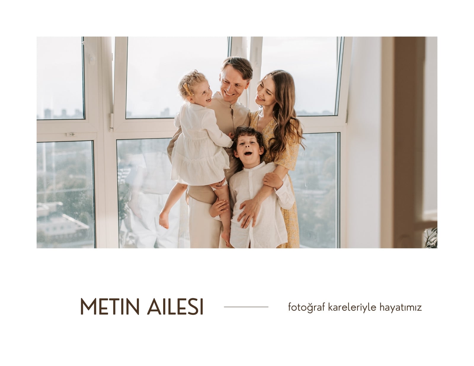 Beyaz ve Kahverengi Minimalist Aile Fotoğraf Albümü Beyaz ve Kahverengi Minimalist Aile Fotoğraf Albümü