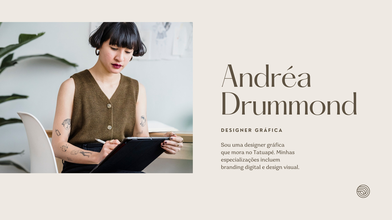 Site de Portfólio Design Gráfico - Design Minimalista Clássico Neutro Quente Marrom-escuro Marfim