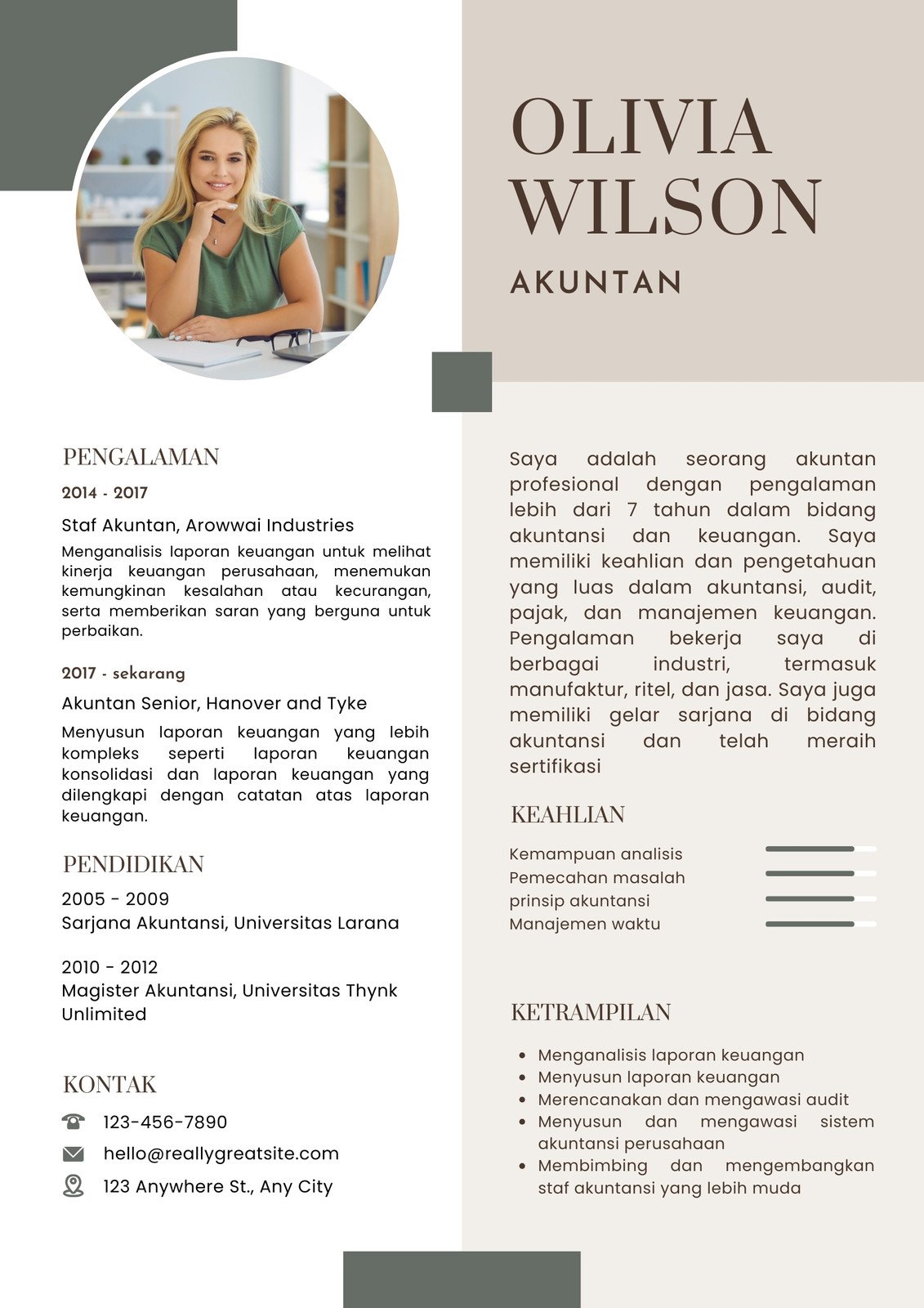 Krem Minimalist Akuntan Resume Template