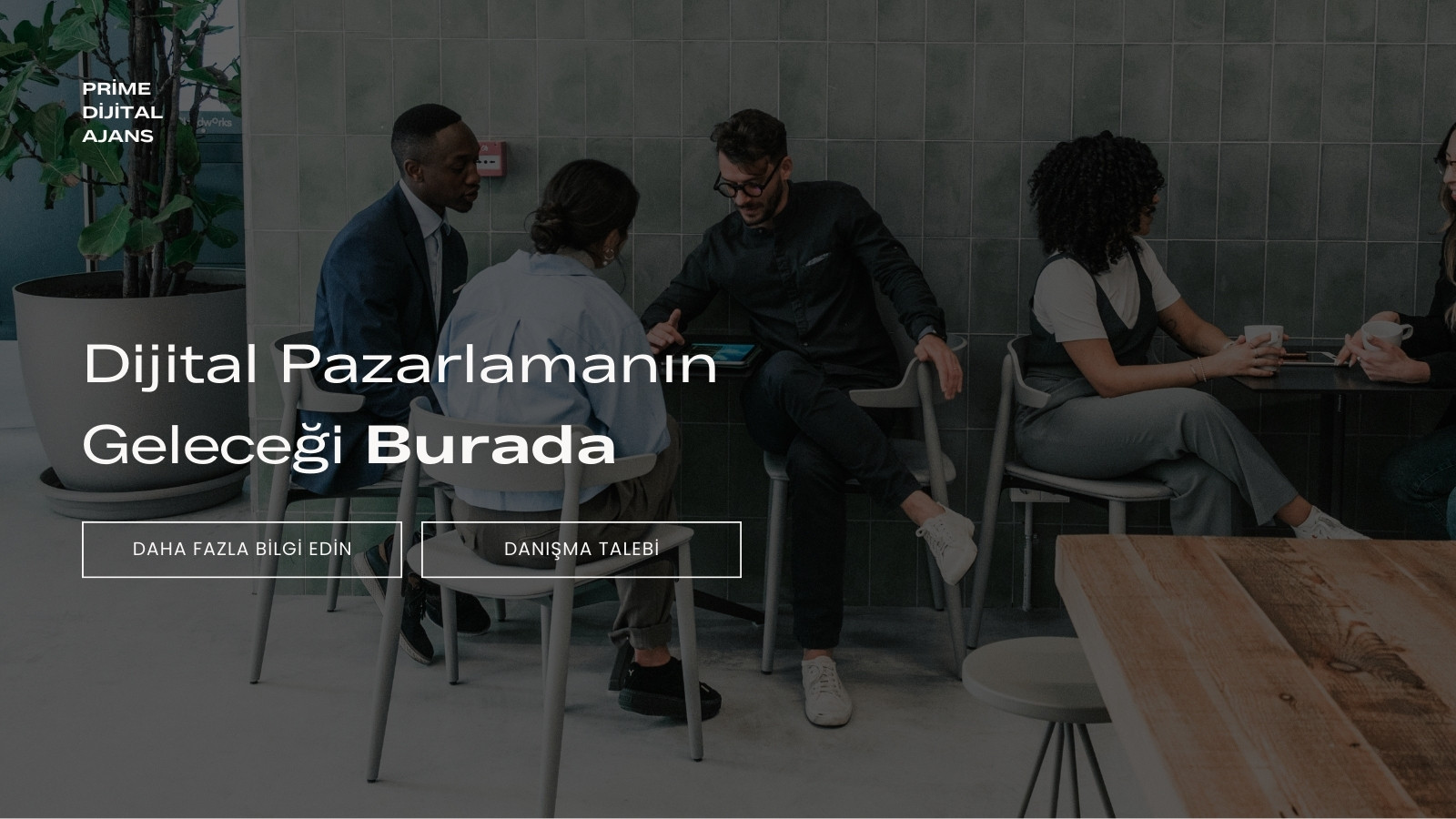 Gri Bej ve Beyaz Tarzda Dijital Ajans Web Sitesi