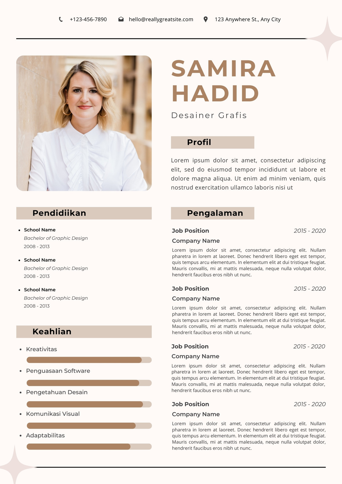 Krem dan Pink Kreatif Desain Grafis Resume