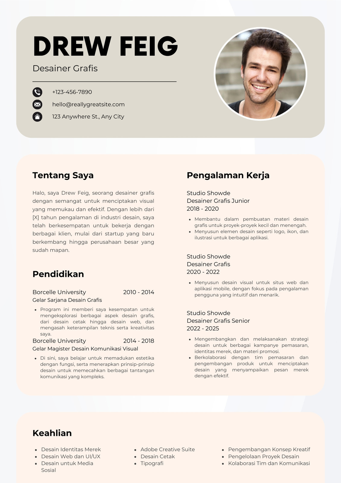 Hijau dan Pink Kreatif Desain Grafis Resume