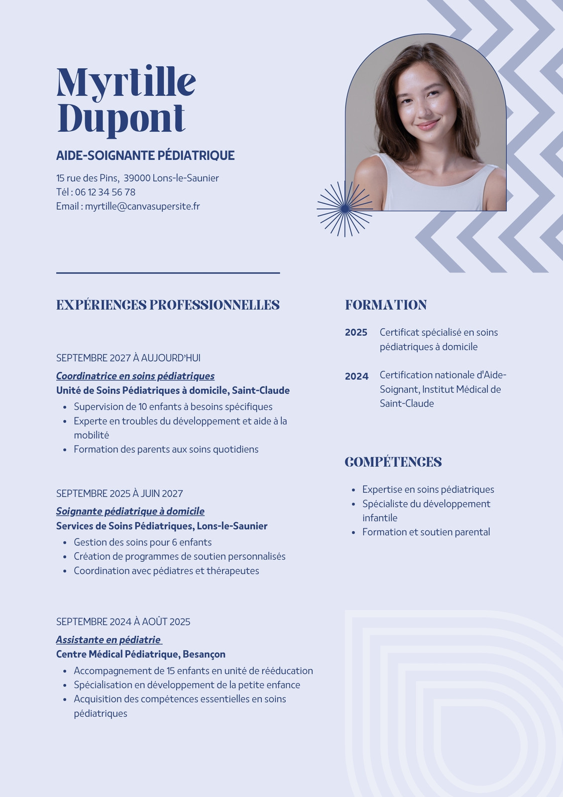 CV aide-soignante pédiatrique formes géométriques violet avec photo