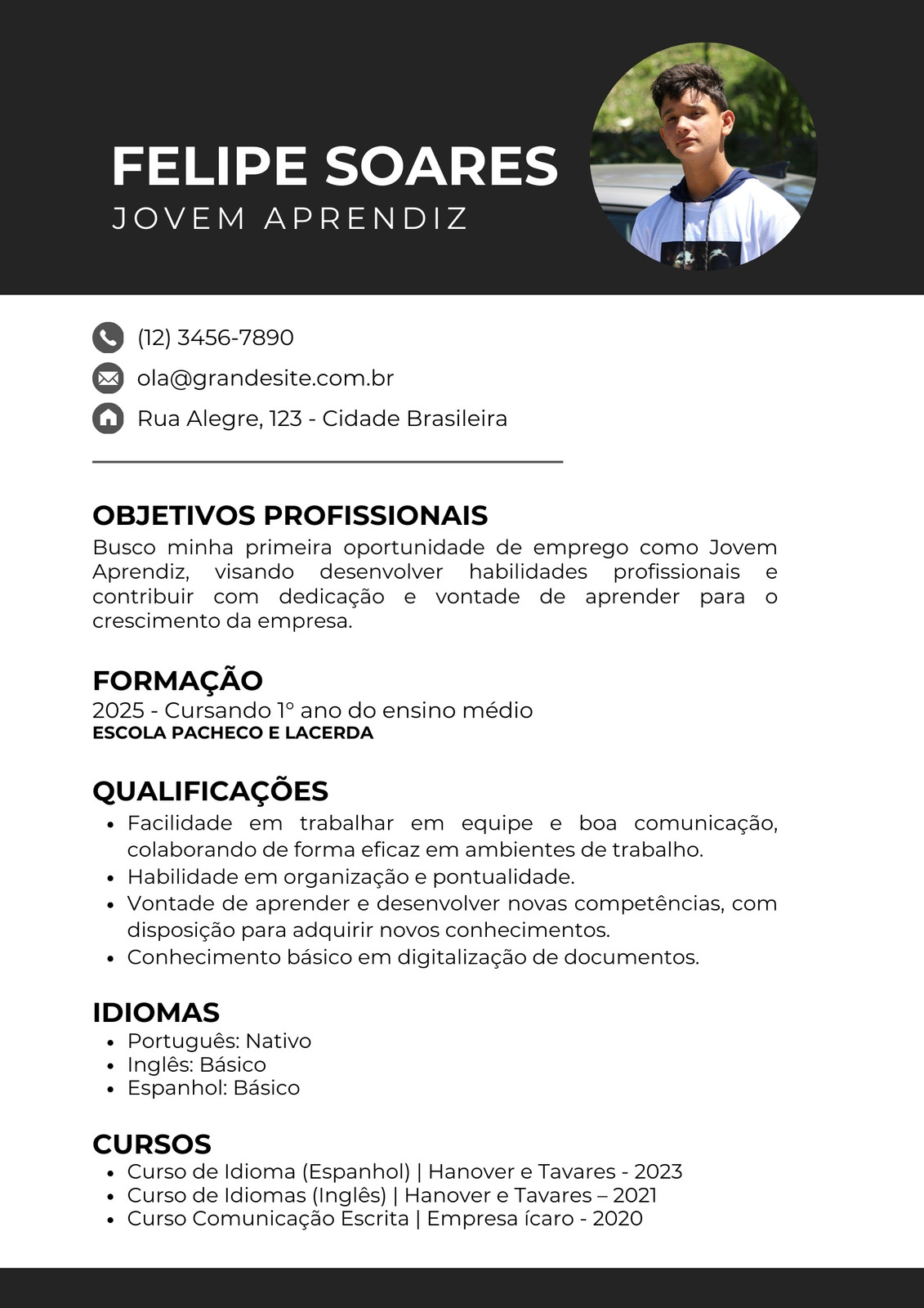 Currículo profissional perfil arquiteta clássico amarelo