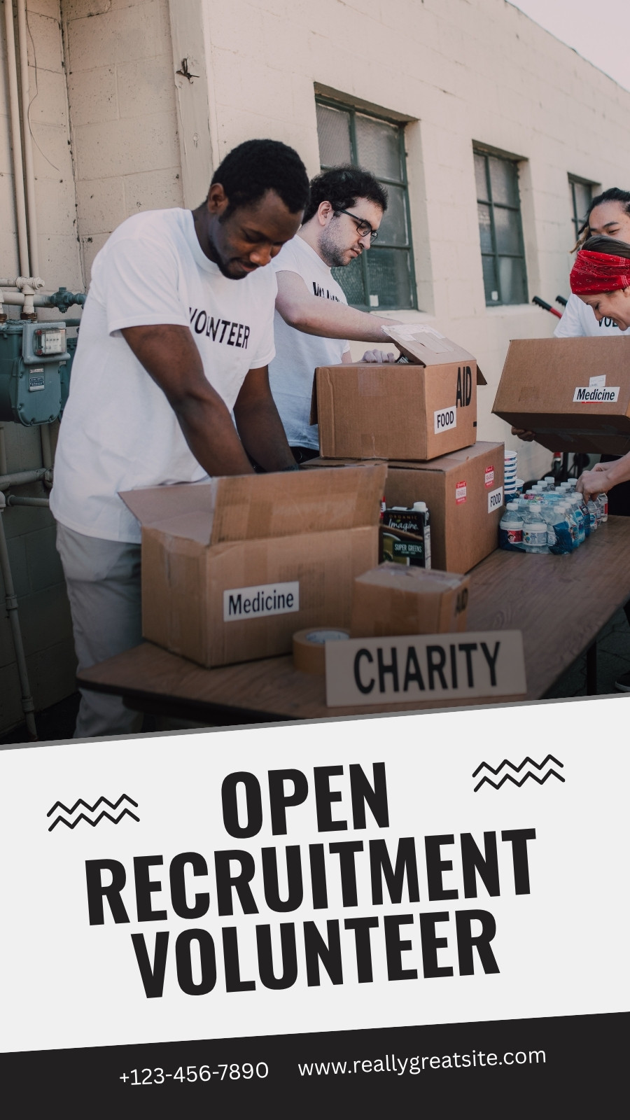 Black and White Minimalist Open Recruitment Volunteer Instagram Story